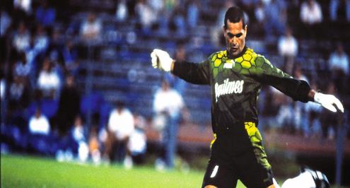 الحارس الأسطوري تشيلافيرت يعلن ترشحه لرئاسة باراجواي